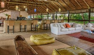 Chisomo Safari Lodge bar/sitting area